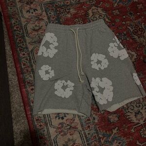 Men's Gray Floral-Print Athletic Shorts with Drawstring